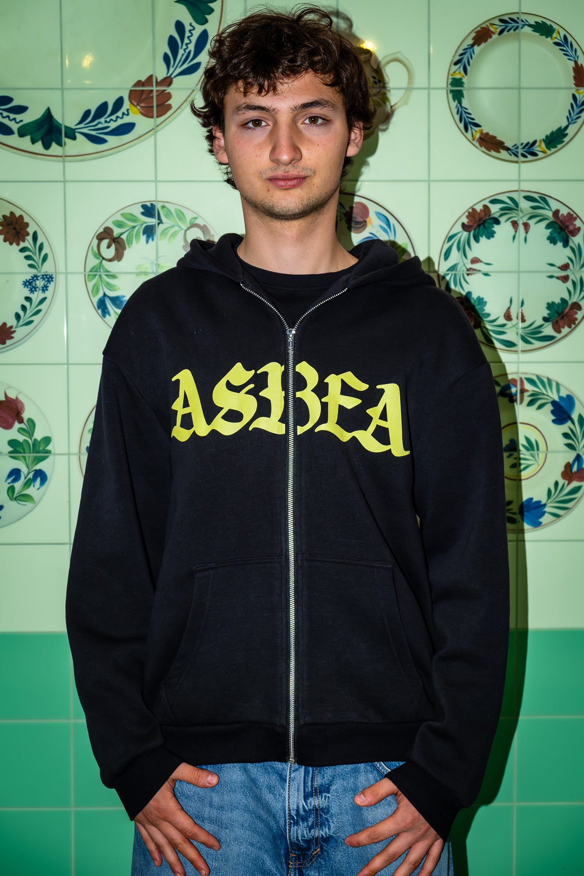 STAND OUT BEFORE ALL ZIPPER - BLACK